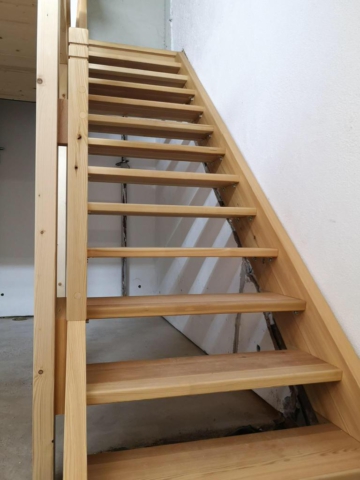 Kellertreppe aus Lerchenholz